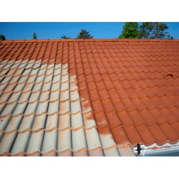 Comment protéger sa toiture : quel hydrofuge de surface choisir ?